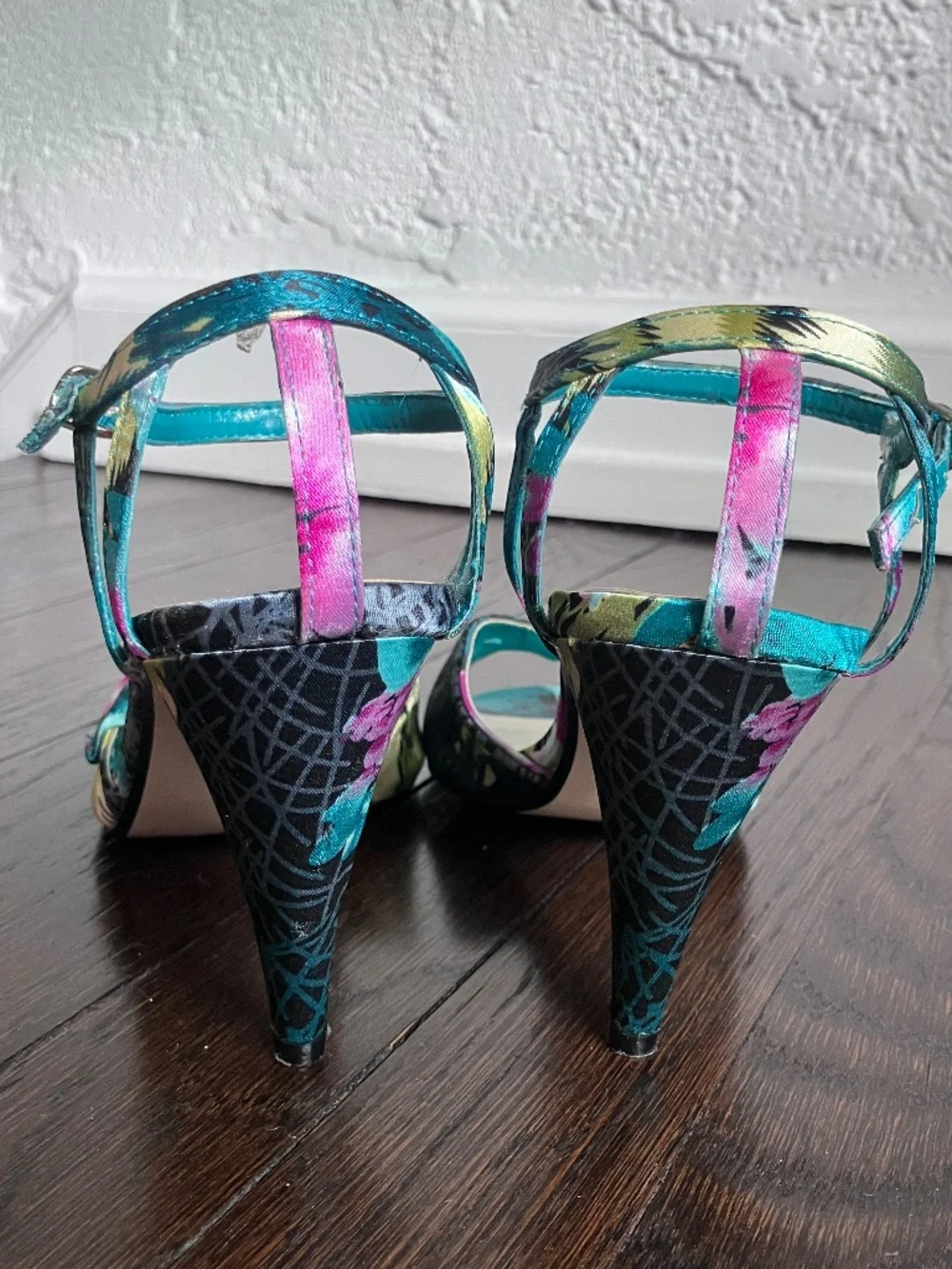 Ann Marino Multicolor Strappy Heels SZ 8.5
